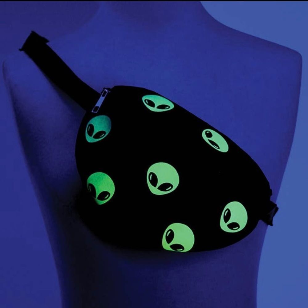 Glow in the dark alien 👽 fanny pac - Picture 2 of 4